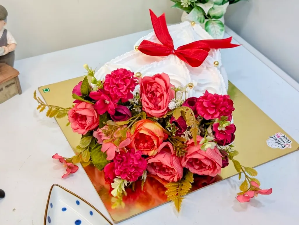 Pineapple flower bouquet cake 2kg-3.webp
