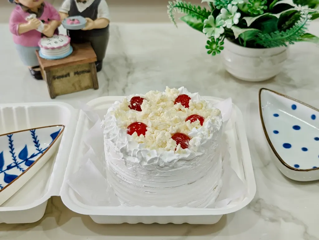 White Forest Bento Cake D1