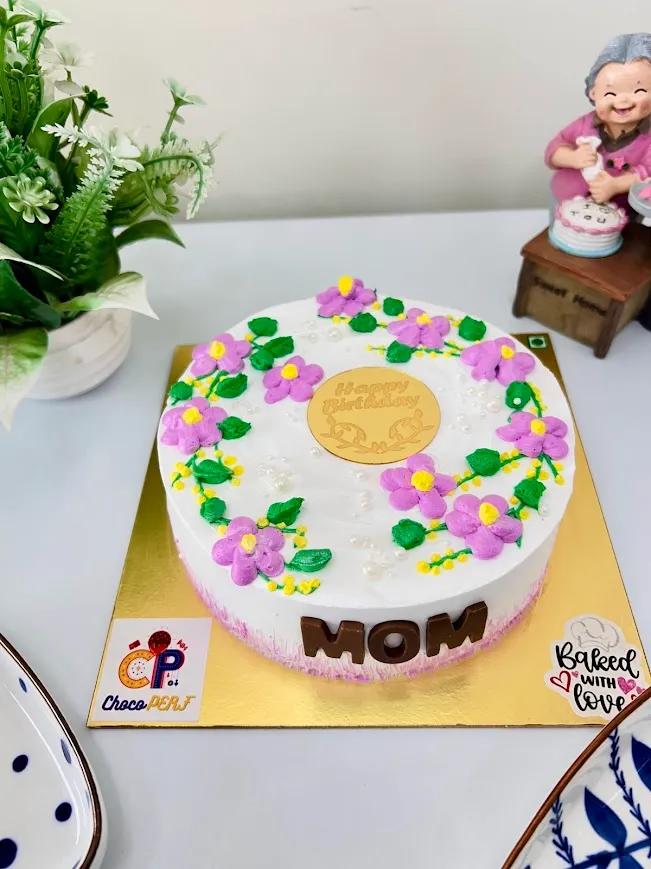 Customized White With Floral Design Blueberry Cake [500g]