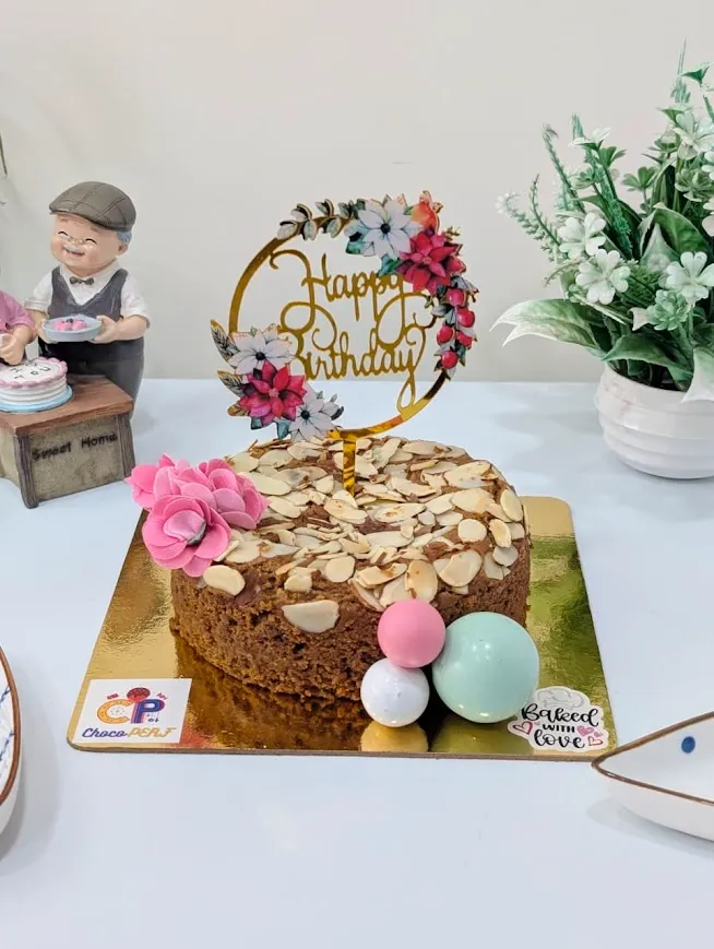 Customized Healthy Mawa Tea Cake with Faux Balls & Flowers [500g]