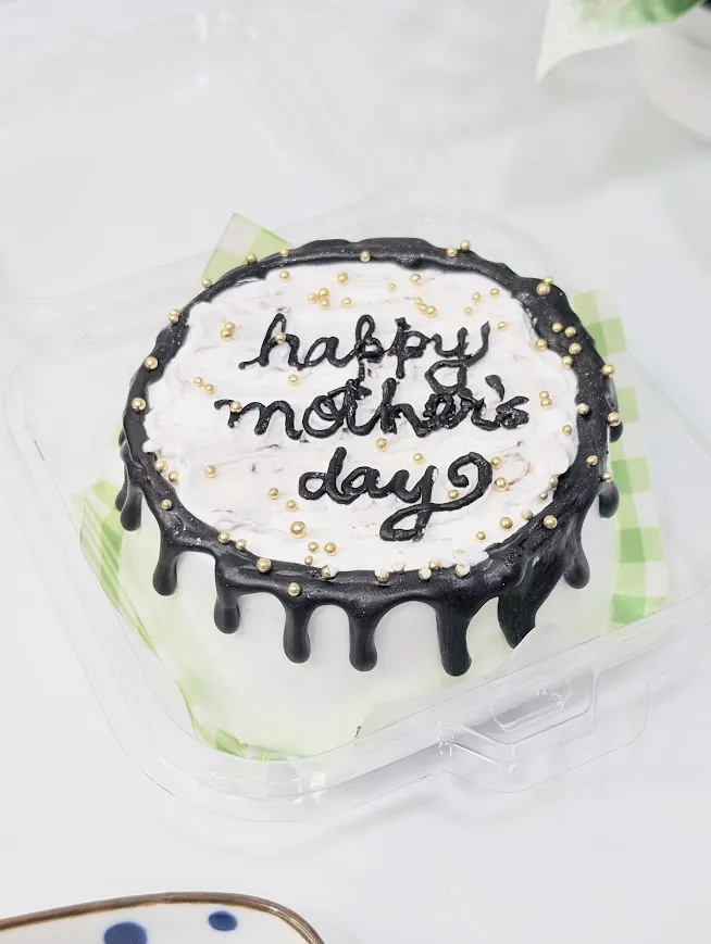 Customized Chocolate Mousse Bento Cake D3