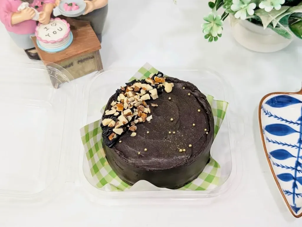 Chocolate Almonds Bento Cake