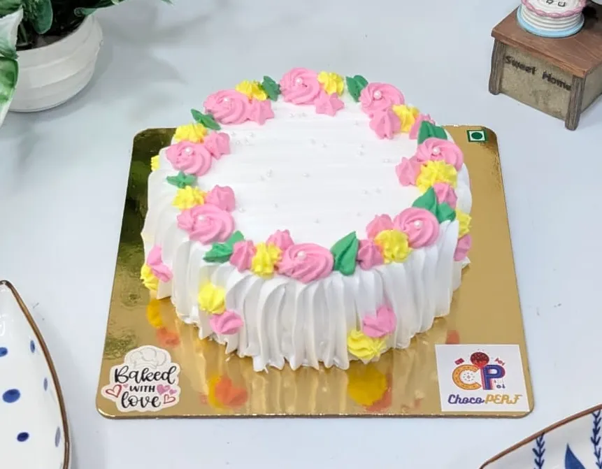Vanilla with White Choco Chips Cake [500g] - Studio
