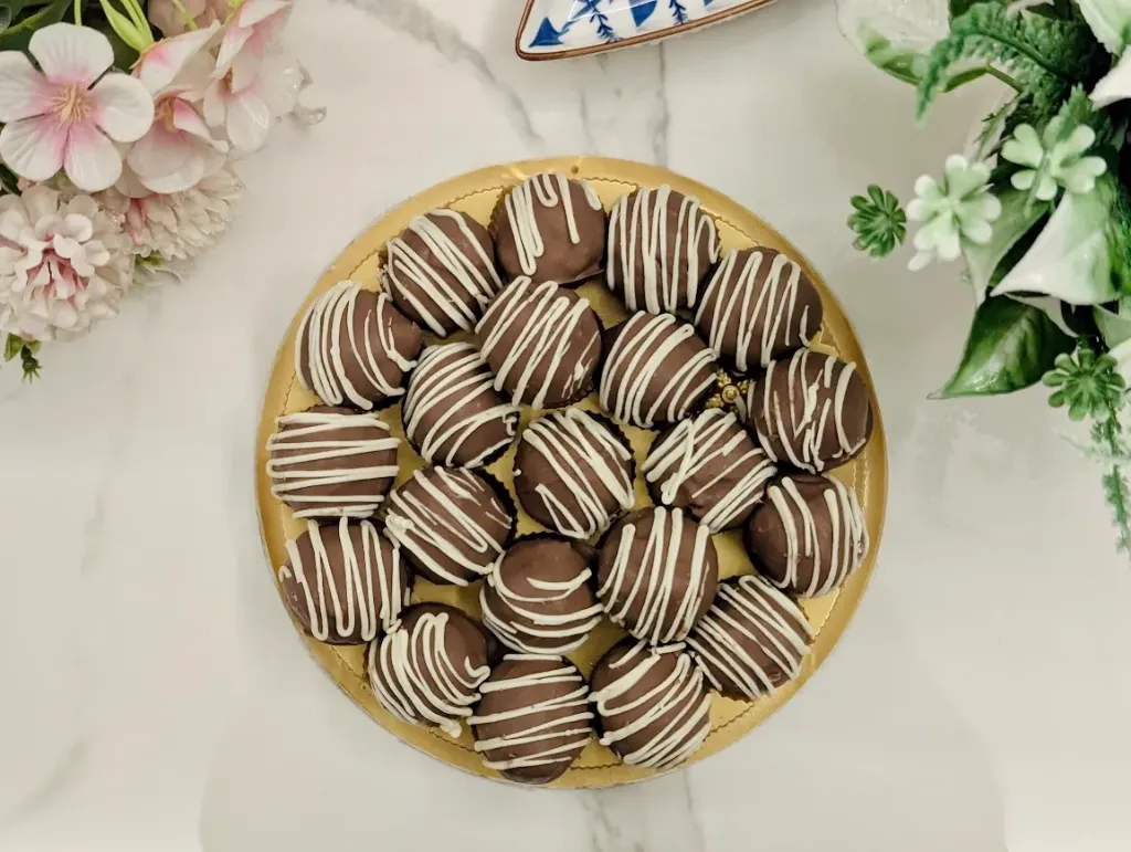Customized Vanilla Cake Pops [Pack of 21]