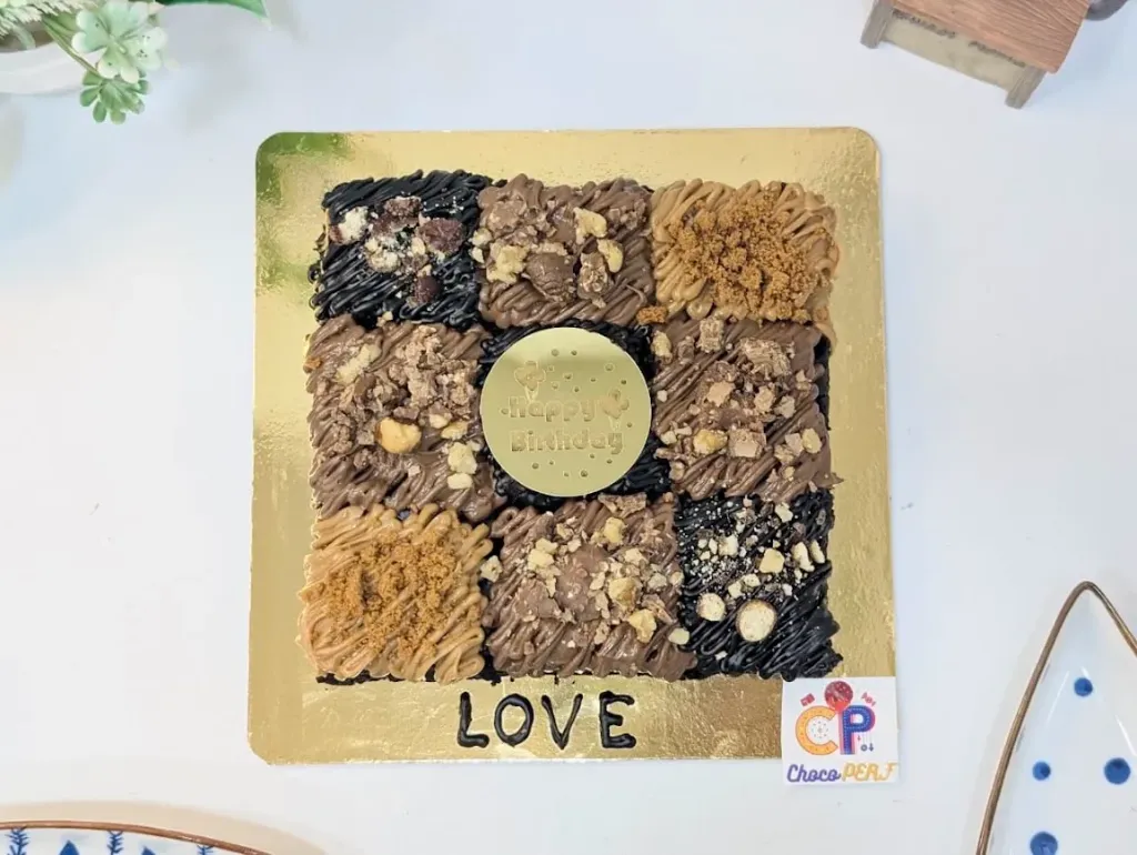 Customized Brownie Cake with 3 toppings[500g]