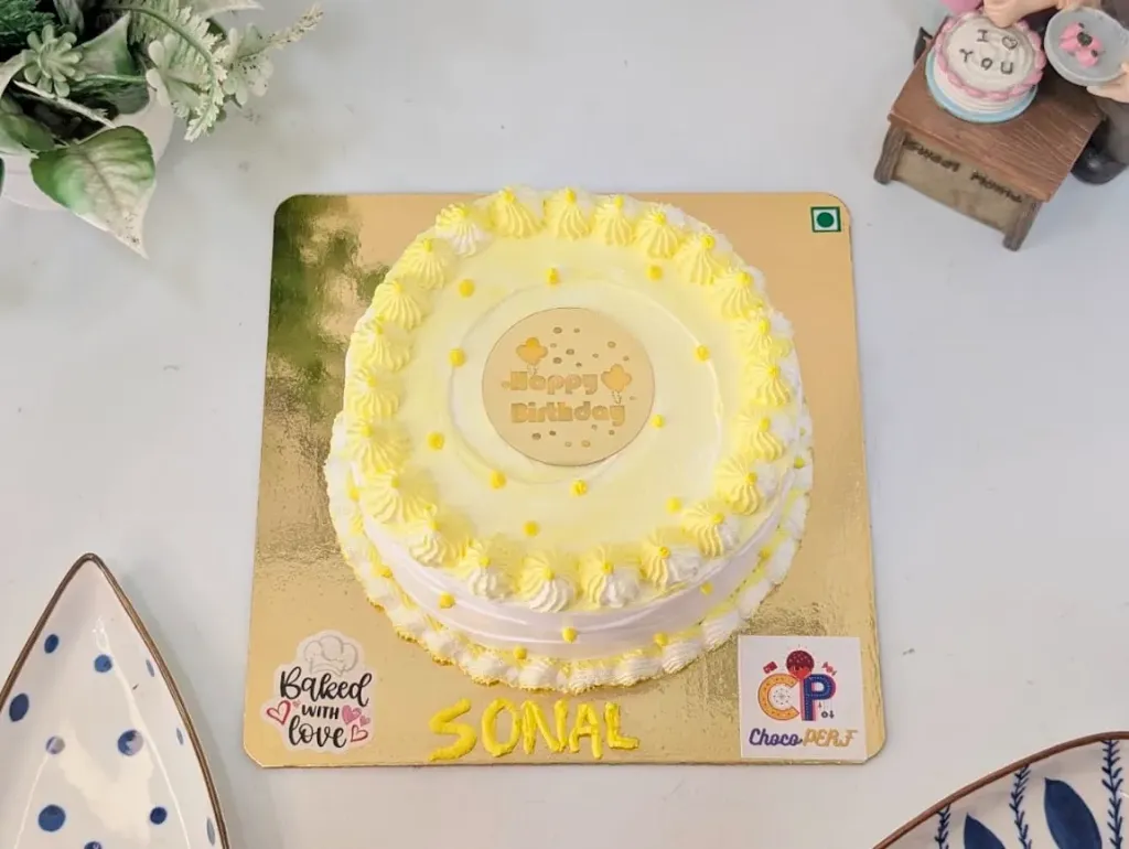 Customized Pineapple Cake - Minimal Design [500g]