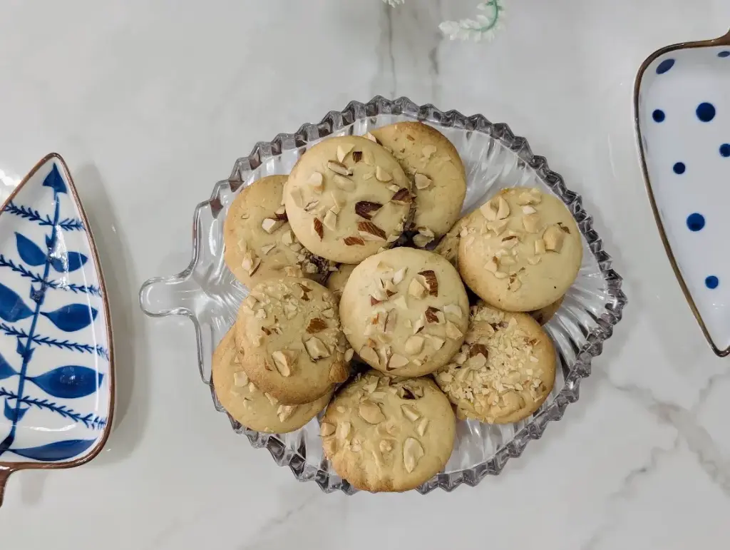 Nuts & Elaichi Cookies (250 gms)