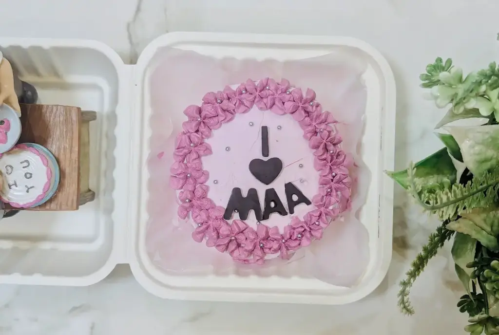 Customized Strawberry Bento Cake - MDS1
