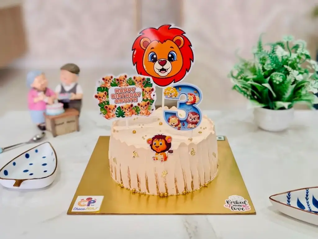 Lion Themed Pineapple Cake [1Kg]