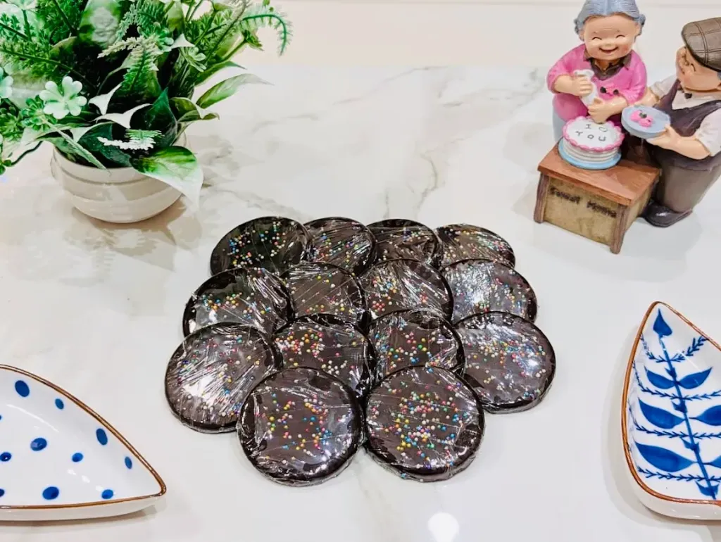 Dark Choco Biscuit Lollipop