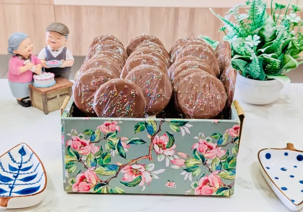 Milk Choco Biscuit Lollipop