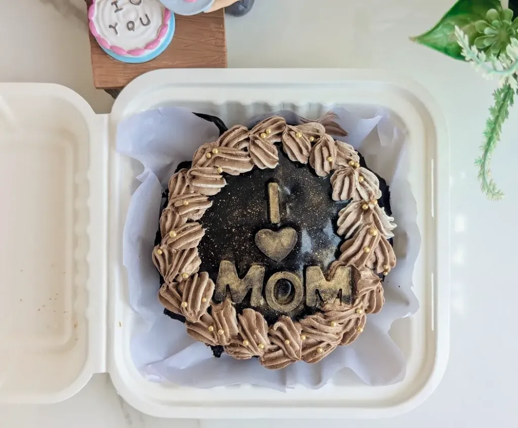 Customized Chocolate Bento Cake D1