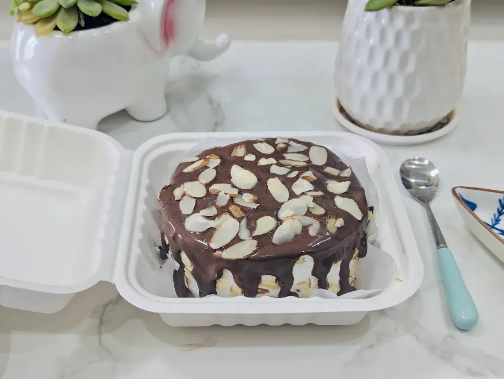 Chocolate Almonds Bento Cake