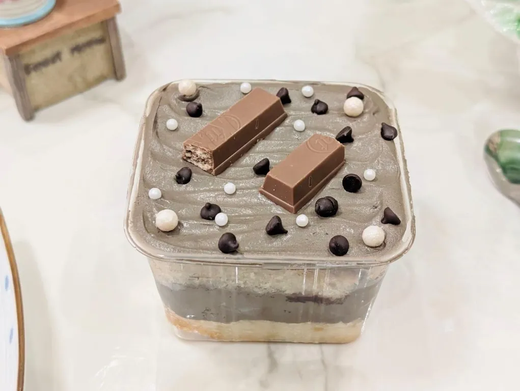 Vanilla Choco Chips Tub Cake