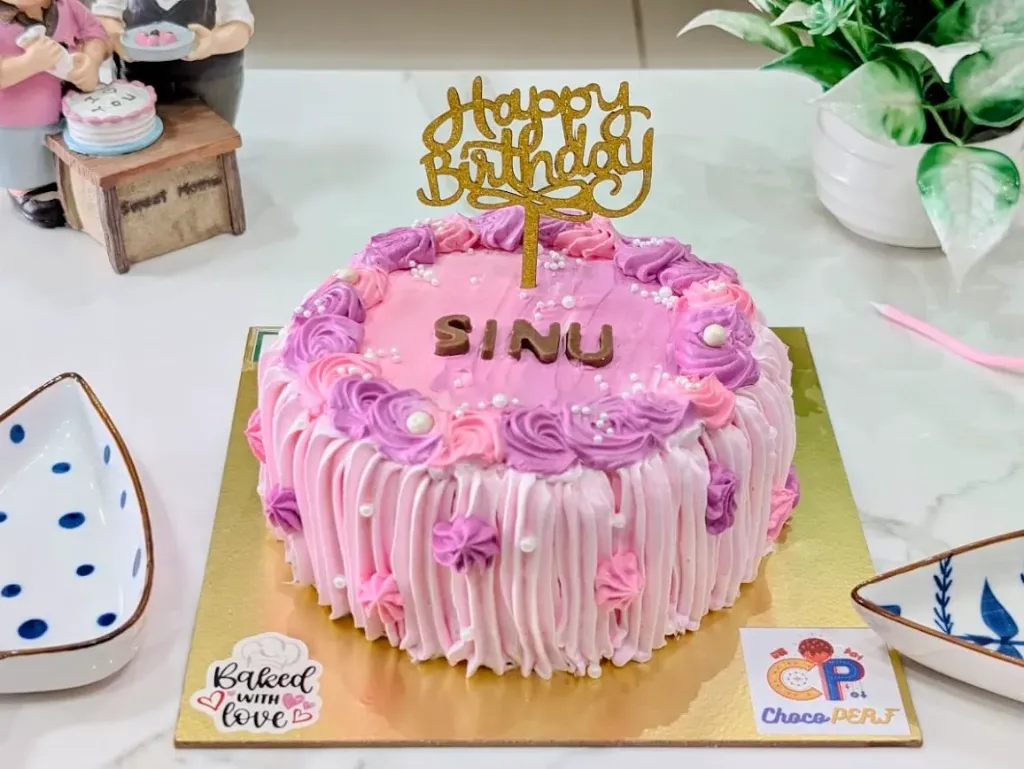 Customized Pink Floral Strawberry Cake [500g]