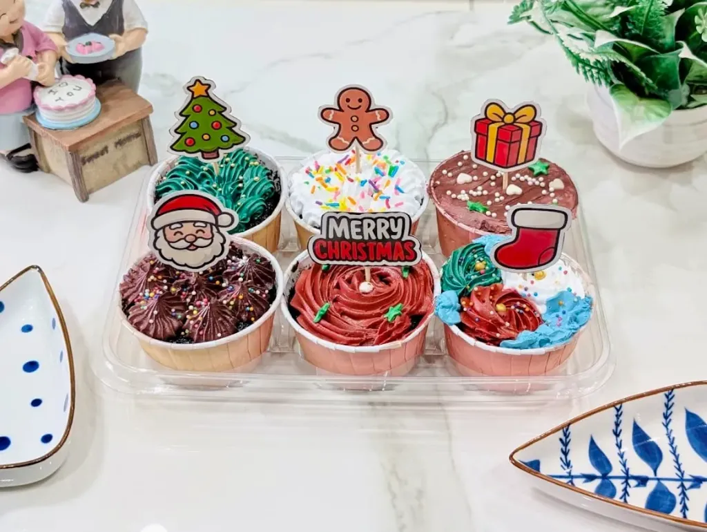 Customized Christmas Themed Chocolate Cupcakes [6pcs]
